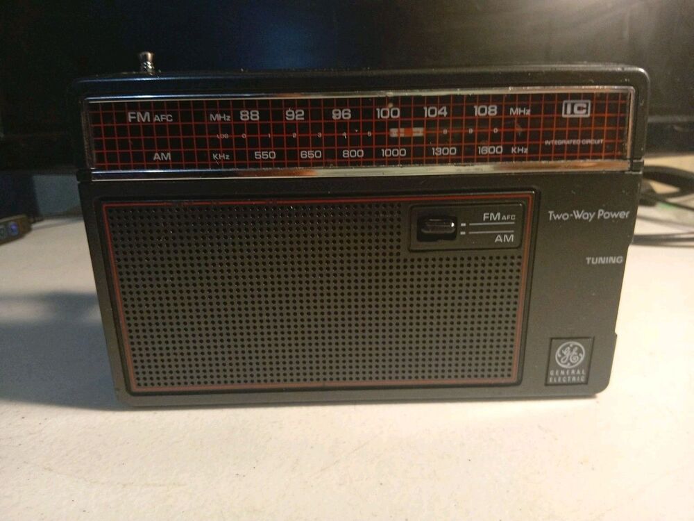 Vintage GE General Electric AM/FM Two-Way Portable Radio Model 7-26600 Tested